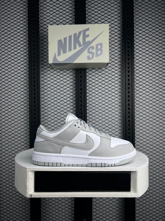 Dunk SB Low - Photon Dust