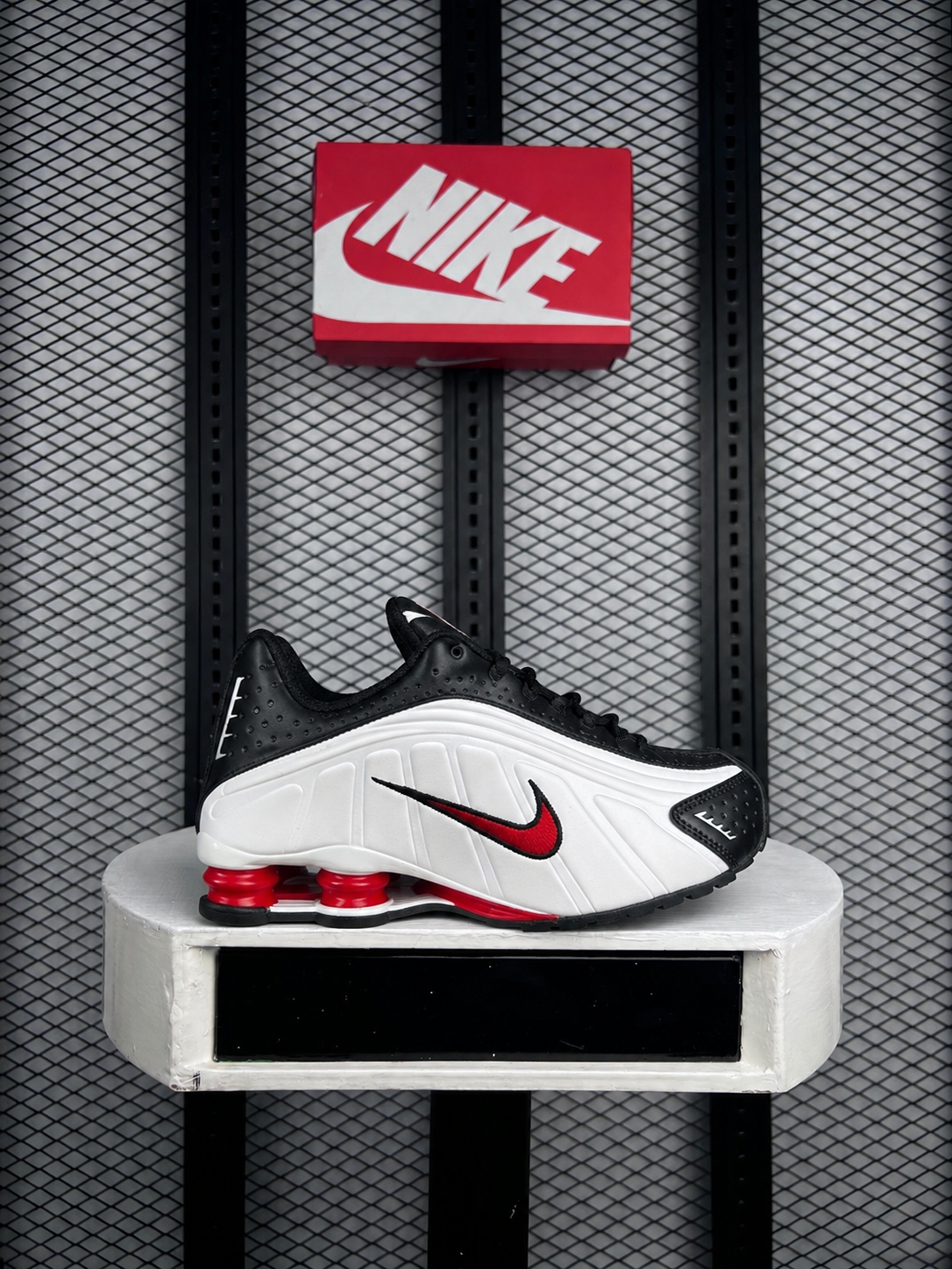 Shox R4 - White & Red